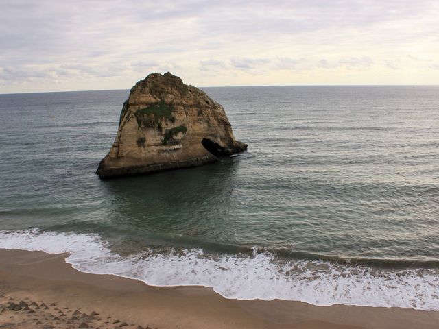 今は一つになった二ッ島_磯原二ツ島海水浴場