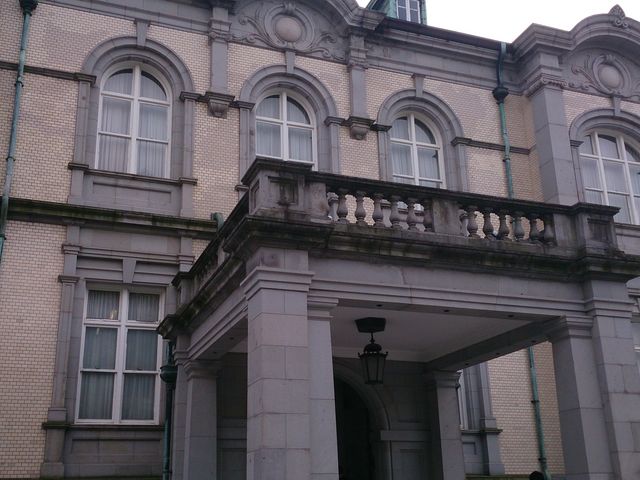 荘厳な三井倶楽部入り口_綱町三井倶楽部