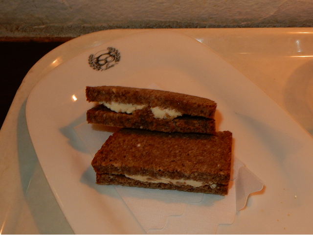 リンデで昼食_ドイツパンの店「リンデ」