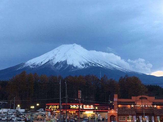 休憩スペースから見た富士山_ふじやま温泉