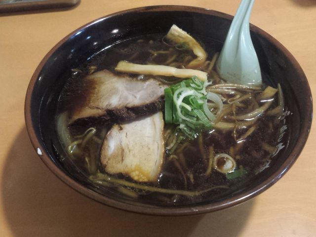 しょっぱいしょうゆラーメン_らーめん宝来