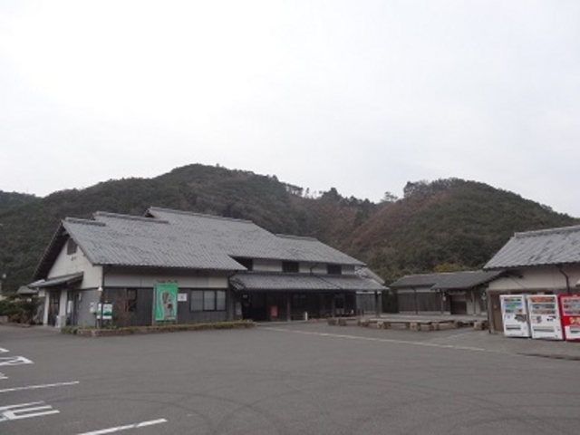 紀州備長炭発見館_道の駅 紀州備長炭記念公園