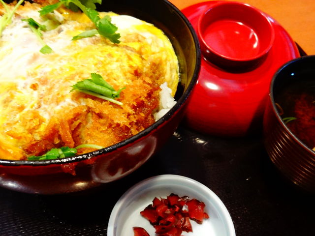 厚切りロースかつ丼_和食さと 醍醐店