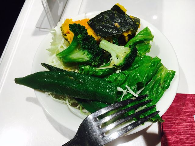 野菜もいいです。_ビタースイーツ ビュッフェ ルミネエスト新宿店