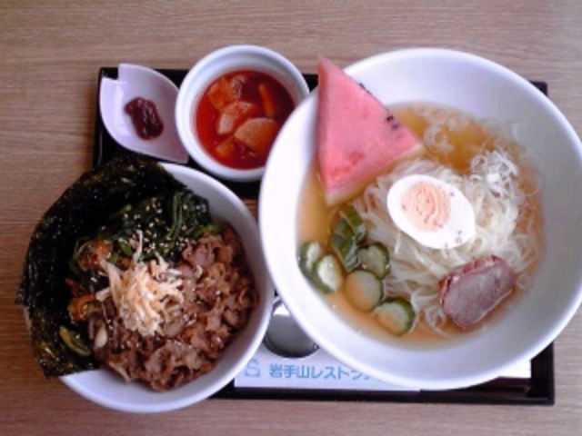 盛岡冷麺&ビビンバ丼セット:1290円(税込)_東北自動車道岩手山レストラン上り線