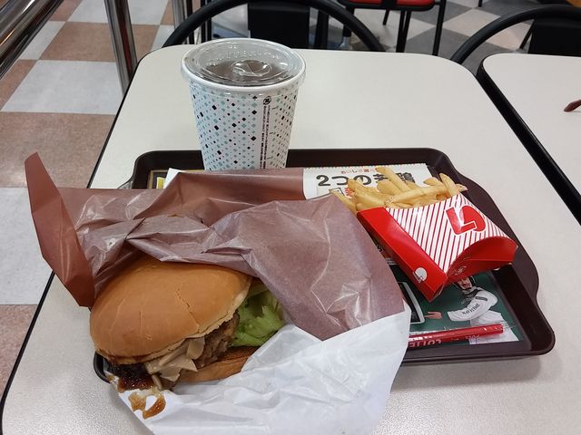 3種のきのこの肉厚バーガー_ロッテリア秋田土崎ジャスコ店