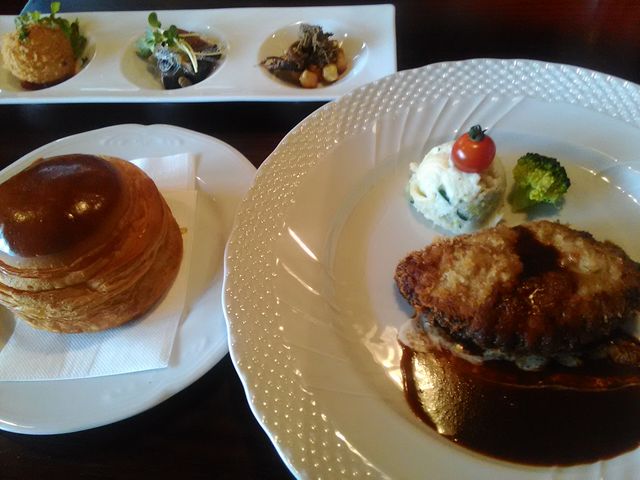パンはおかわりできます♪_洋食ダチェス