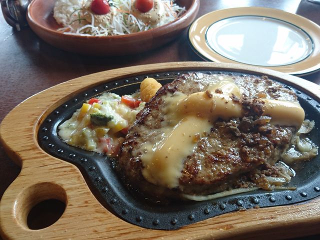 チーズハンバーグステーキ_びっくりドンキー浜松萩丘店