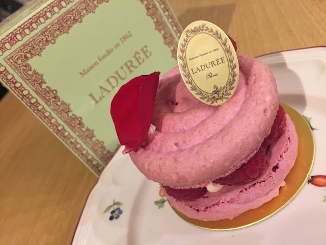 見た目だけじゃないラデュレのケーキ
_Laduree(ラデュレ)銀座店