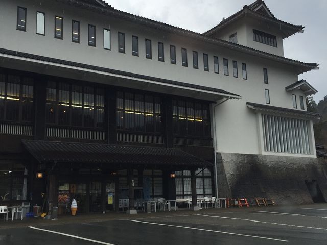 お城の作りの道の駅_そばの城