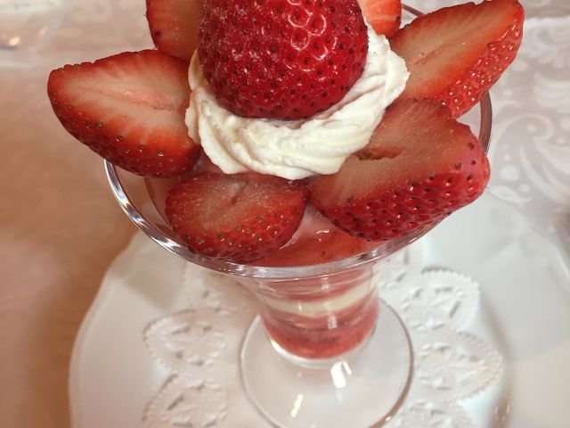 いちごパフェ_銀座千疋屋 銀座本店 フルーツパーラー