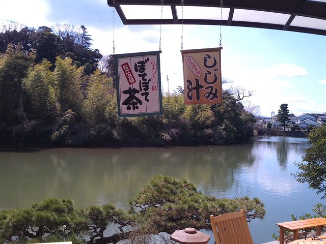 お堀の向こうは松江城_塩見茶屋