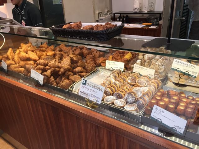 ミニクロワッサンの量り売り_Johan 栄ジョアン店