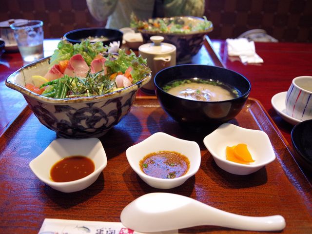 つけダレが2種あります。さらに茶碗蒸しまで付いて来ました☆_大乃屋