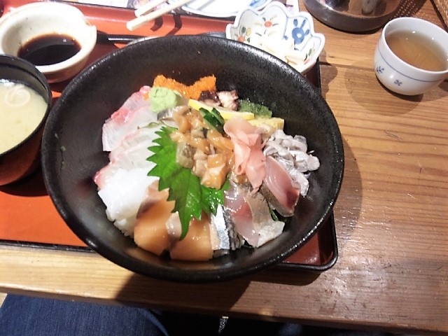 海鮮丼_漁人(ふなと)市場とっとっと