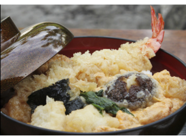 大きなエビの天玉丼_出石皿そば花水木