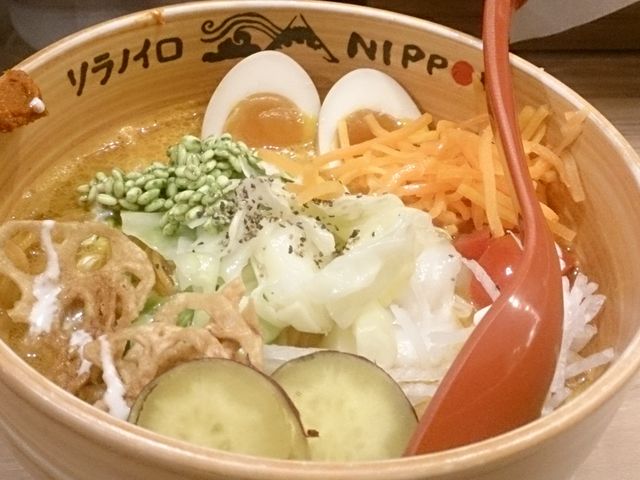 ラーメンとは思えない見た目!これが病みつきに!_ソラノイロ