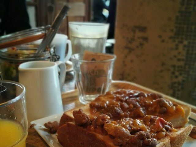 厚切り食パンのチリビーンズトースト!!_Chili・Parlor・9