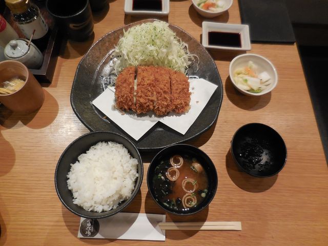 モッツァレラチーズ入りとヒラボクかつ膳_平田牧場 ホテルメトロポリタン山形店