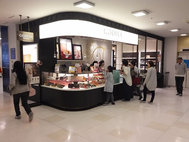 万代店_ゴディバ ラブラ万代店