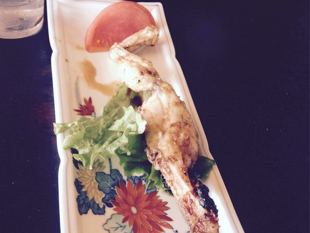 カエルの肉です。鶏むね肉のような味です_小作 石和駅前通り店