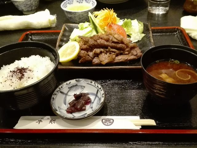 焼き肉定食。_洋食屋牛銀
