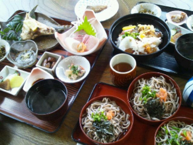 海鮮丼。お刺身刺身定食。わりこそば。_たつざわ商店