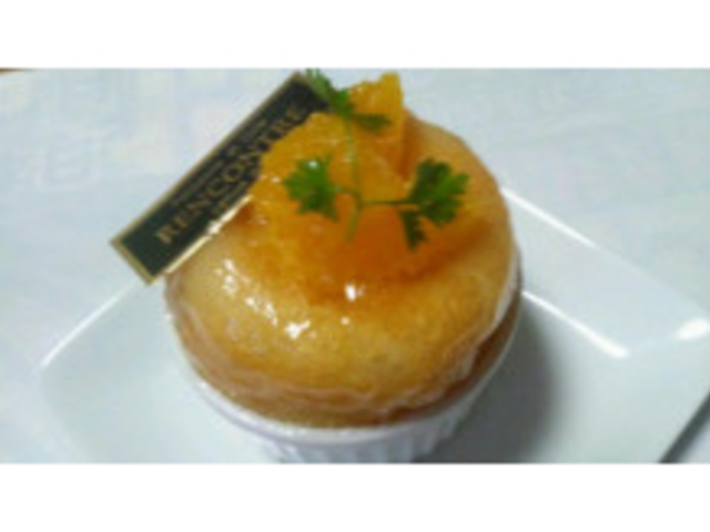 オレンジのリキュールが生地に浸みこみ、新食感_Patisserie et Cafe RENCONTRE