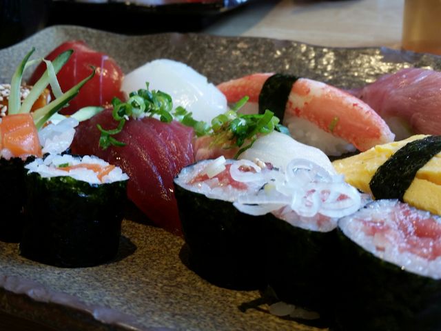 企画もののにぎりセット。毎回ネタの内容は違います。_海幸 1号店