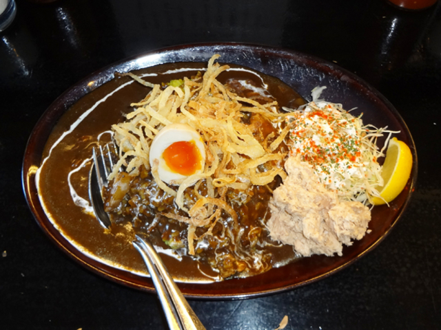黒です。_カレーは飲み物。