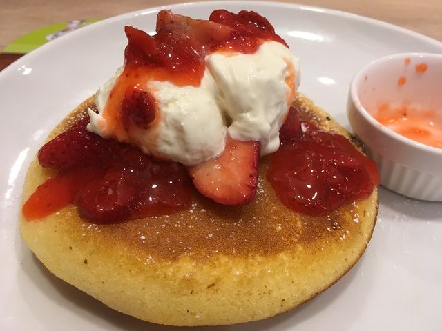 イチゴとマスカルポーネのパンケーキ_ガスト 大森中店