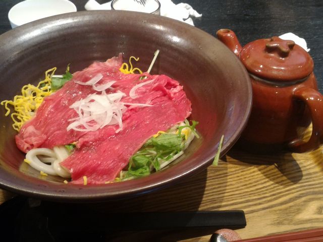 あついお出汁と肉うどん_麺匠・ちゃかぽん