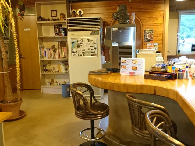 店内カウンター席_じゃんけんぽん