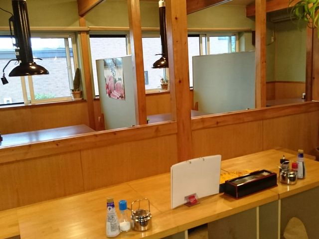 店内 こあがり席・他_じゃんけんぽん