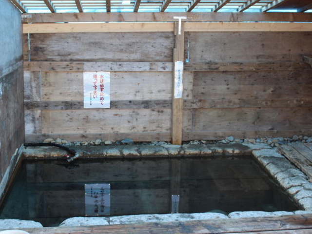 小屋の中の温泉_相泊温泉