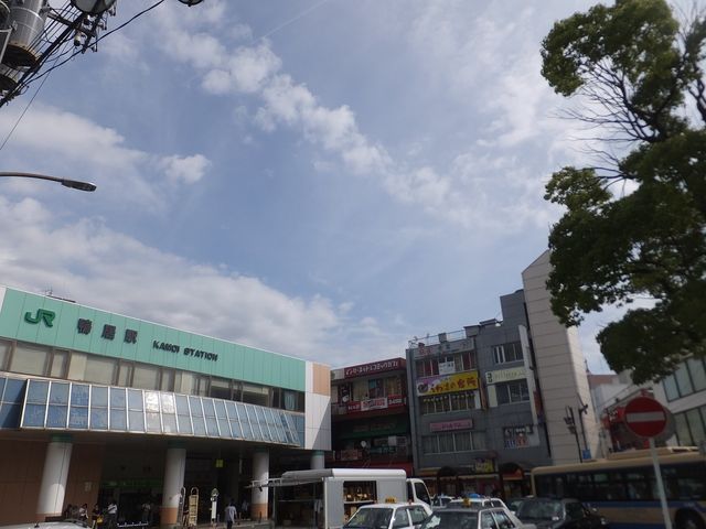 駅の右側_スペースクリエイト 自遊空間 鴨居駅前店