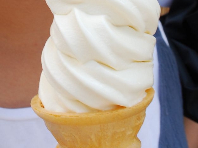まるはま 岩戸の塩ソフトクリーム _まるはま