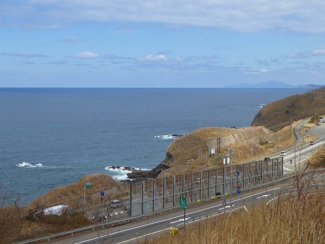 新潟県・NEXCO米山SA 自然豊かな海岸線の風景を楽しめます_北陸自動車道米山SA上り線フードコート