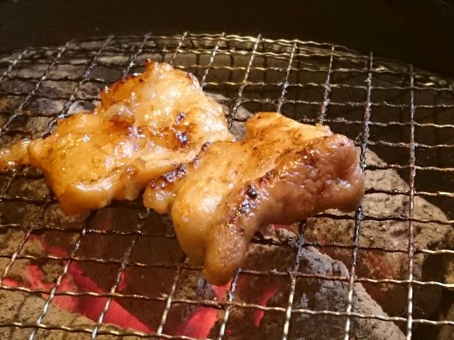 炭火で焼くホルモン。_炭火焼肉ウエスト キャナル前店