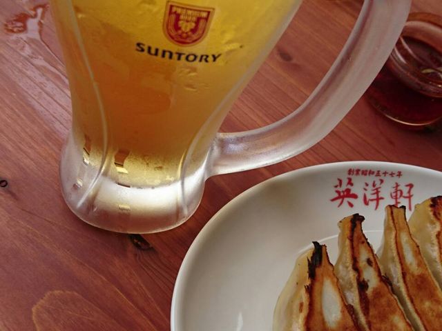 餃子とビール_英洋軒