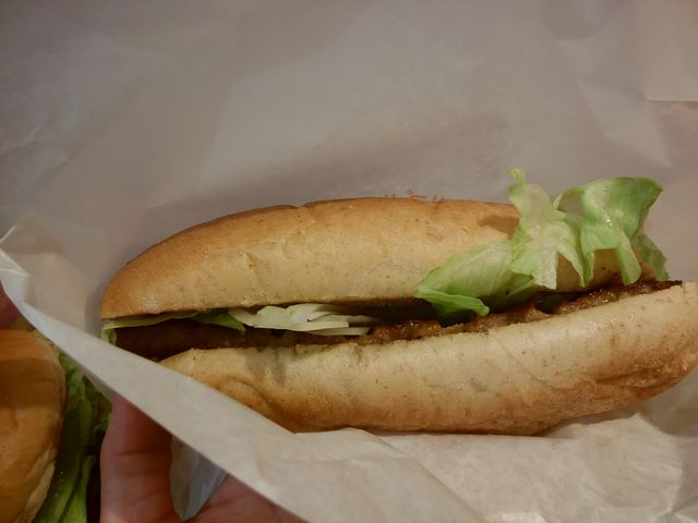 リブサンドはスモーキーな燻製の香り_ロッテリア イオン苫小牧ショッピングセンター店