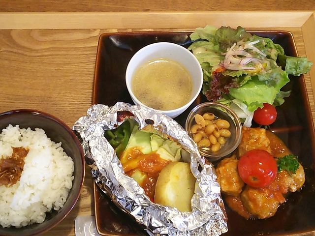 日替わりランチ_スィート・ドゥ・バラック・カフェ 森のホール