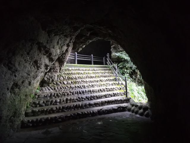 トンネル内_青の洞門