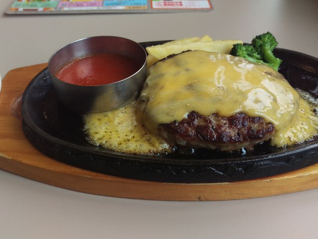 チーズハンバーグ_ステーキヴィクトリア音更店