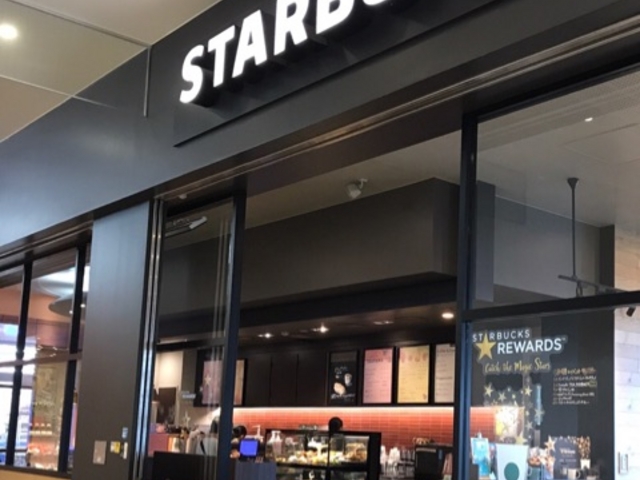 フードコート前にあります。_スターバックスコーヒー イーサイト高崎店