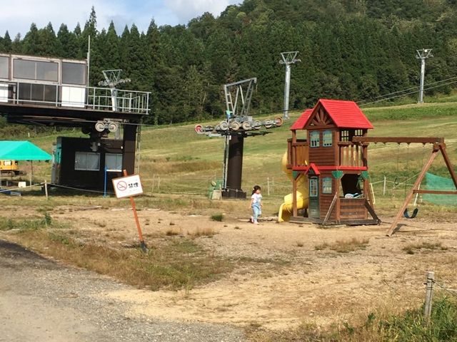 ブランコも有るよ_フォレストアドベンチャー・湯沢中里