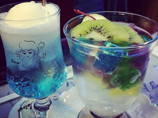 カラフルなフルーツポンチとクリームソーダ_喫茶ソワレ