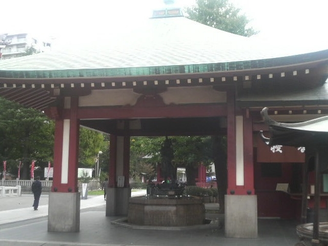 浅草寺の手水舎です_浅草寺 手水舎