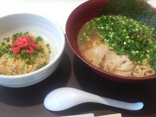 海老名SA・ザボンのねぎラーメンとミニねぎ炒飯のセット_ラーメン専門店 ザボン 海老名SA上り店