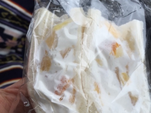 クリームたっぷりフルーツサンド_山田パン